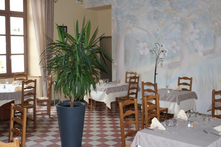 Logis Le Port Saint Aubin 호텔 Morannes sur Sarthe-Daumeray 외부 사진